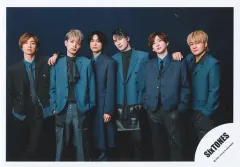 【中古】生写真(ジャニーズ) SixTONES/集合(6人)/横型・膝上/シングル「共鳴」MV＆ジャケ写オフショット/公式生写真