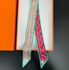 美品　Tiffany & Co. 花柄水玉シルクスカーフ　大判135 美品 Tiffany & Co. 花柄水玉シルクスカーフ 大判135 水玉