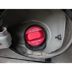 デザイン性UP♪ 給油口キャップ タンクキャップ カバー 赤 エブリイワゴン DA64W JP JPターボ PZターボ PZターボスペシャル SzTCreのサムネイル