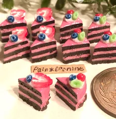 【ミニチュア】断面を楽しむ苺とさくらんぼケーキ