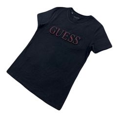 ゲス 半袖 Tシャツ 人気 エンボスロゴ ブラック レッド レディース S 【 やや細身のきれいなシルエット感 】GUESS ●BB320