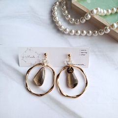 ひねりフープ ブラウン ガラスカット 変形 つぶつぶ  ピアス / イヤリング