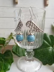 天然石　羽根のピアス