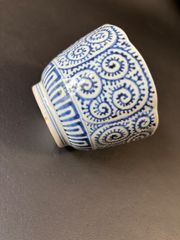 古伊万里　成化年製　幕末(1780年～1820年頃)　蛸唐草文染付蕎麦猪口 最低 価格ホビー・楽器・アート - 古伊万里 成化年製 幕末(1780