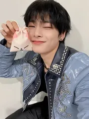 【新品未開封】straykids アイエン フェイスミニポーチ 中古】バッグ アイエン Foxl.Ny SKZOO フェイスミニポーチ