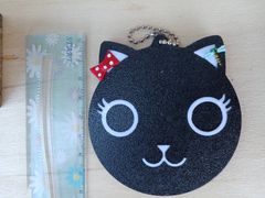 ぺったんこべべにゃん　赤