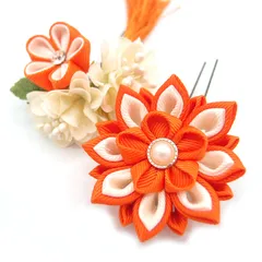 髪飾り 成人式 振袖 浴衣 袴 ２点セット 橙色 つまみ細工 結婚式 入学式 入園式 卒園式 卒業式 七五三 ブライダル 前撮り 和装 日本製 花 かんざし 簪 フォーマル 花飾り 人気 着物 オレンジ W 30 323-282 u854　Si