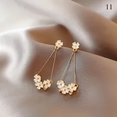 フラワー トライアングル ピアス レディース 花 貝 かわいい ドロップ ロング