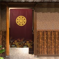 【SIMON BAKER】のれん「家紋  丸に九曜星  秋草」85x150cm ×2枚セット【日本製】目隠し  暖簾  家紋  歴史  伊藤若冲 【家紋のれん】【匿名配送らくらくメルカリ便 全国送料無料】