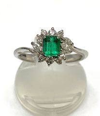 Pt900 天然エメラルド0.12ct ダイヤ取巻きリング 7号 - メルカリ