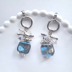 シルバー × オーロラブルー  マンテル  ガラスビーズ  大ぶり  シルバー  ピアス / イヤリング