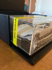 新品未開封　フェラーリ　ローマスパイダー　ミニカー