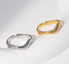 ウェーブリング 7号 9号 指輪　シルバー ゴールド　サージカルステンレス　アクセサリー