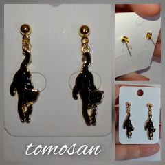 ジャンプ猫ちゃんピアス(黒)