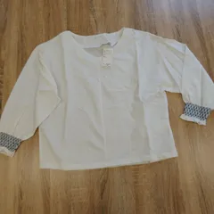 未使用品。Lugnoncure ルノンキュール。プルオーバー　オフホワイト　Mサイズ。