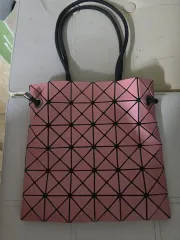 極美品✨ BAOBAO イッセイミヤケ クラッチバッグ ピンク 2025年最新】BAOBAO ISSEYMIYAKE レディース クラッチバッグの