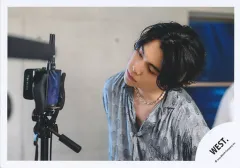 【中古】生写真(STARTO) WEST./重岡大毅/横型・バストアップ/シングル「絶体絶命 / Beautiful / AS ONE」MV＆ジャケ写オフショット/公式生写真