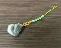 破格出品‼️糸魚川翡翠‼️素晴らしい獣形勾玉‼️三色‼️最高級正絹 根付け紐付き‼️ 破格出品‼️糸魚川翡翠‼️素晴らしい獣形勾玉‼️三色‼️最高級正絹