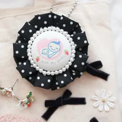 ドット柄といちご🍓のマタニティマーク　ロゼット　黒　キーホルダー