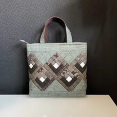 着物リメイク　大島紬パッチワークバッグ　大島紬リメイク　泥大島紬ハンドメイド ハンドメイド 着物リメイク パッチワークトートバッグ 49 大島紬