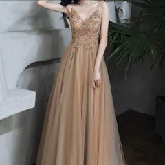 １着のみ早い者勝ち ビジューのお花のデザインが美しい ドレス