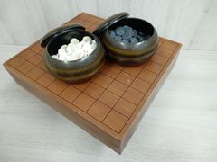 木製囲碁盤セット 黒白石付き - メルカリ
