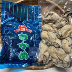 浜の工場直送 獲れたて  大粒牡蠣(加熱用) 10粒 新物塩蔵わかめ 200g