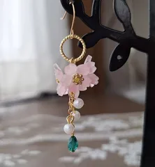 揺れる桜のピアス、イヤリング