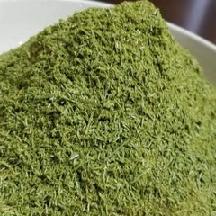 天然赤松　乾燥粉末100g　緑を保つため陰干ししていますが夏場は少し写真より茶色気味です。