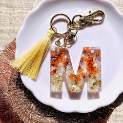 イニシャルキーホルダー M レジン