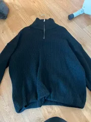 ブラック ゴージ ハーフネック ジップアップ ニット