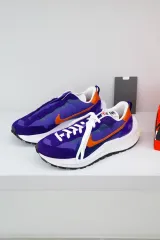 新品 NIKE(ナイキ) x sacai(サカイ) ヴェイパーワッフル ダーク 虹彩 ／ 280