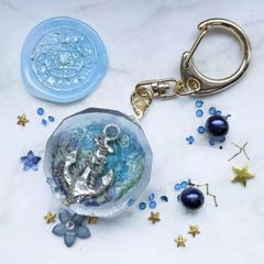 夏錨のキーホルダー　ハンドメイドレジン　レジン　キーホルダー　アンカー　海　夏
