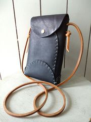 【本革　レザー　スマホポシェット　小物入れ　ミニショルダー】モストロ革のミニショルダーバッグ
