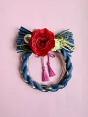 椿のしめ縄飾り 和モダン 正月リース 玄関インテリア 2026年　お正月　しめ縄飾り　大人かわいい