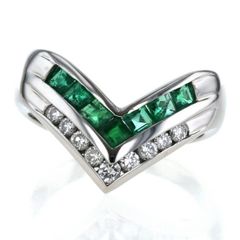 Pt900 プラチナ リング エメラルド 0.654ct ダイヤモンド 0.30ct V字 2列 デザイン 指輪 12号【新品仕上済】【zz】【中古】