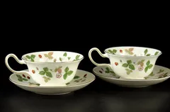【蔵A2859a】ウェッジウッド　ワイルドストロベリー　ピオニー　ティーカップ＆ソーサー　2客