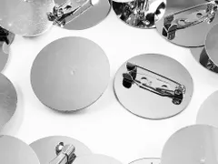 ブローチピン　25mm　ふち無し平台座付　20個　シルバー　AP1066