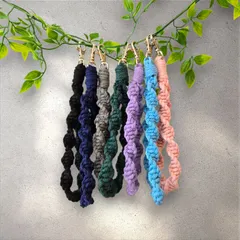 マクラメツイストストラップ　手編み　キーホルダー　バッグチャーム　ナチュラル雑貨