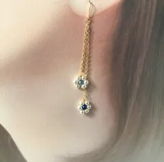 スワロフスキーパールのお花のピアス
