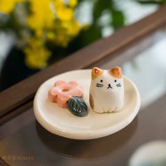 日本製　小花猫香立　手作り インテリア 置物 縁起 招福 プレゼント 贈り物