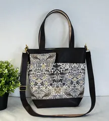 【裁縫ストア・ボヌール】大人かわいい　ウィリアムモリス　モダファブリックス　いちご泥棒柄　 グレージュ 灰色 茶色　合成皮革マドンナ　ブラウン  トートバック　ミニポーチ　ショルダーバッグ　ハンドメイド　ショルダーストラップ　ゴージャス / №500-613