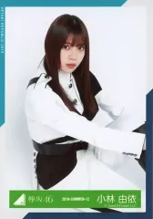 【中古】生写真(乃木坂46) 小林由依/座り/2019-SUMMER-12/欅坂46ランダム生写真 ＜欅共和国2018 制服衣装＞