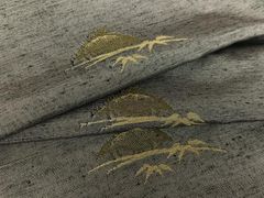 平和屋本店□極上 西陣 本場縞大島紬 18算 格子柄 みしな織物謹製 黒地  