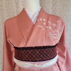 OB.10　着物 おしゃれ着こなし　帯飾り　成人式　前撮り　卒業式　袴　浴衣　黒・赤ゴールド・黒　フリル