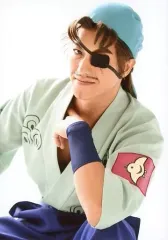 【中古】生写真(男性) 新田健太(蜉蝣)/上半身・衣装緑青・左手首元・体斜め左向き・背景白・キャラクターショット/「ミュージカル 忍たま乱太郎 第8弾 がんばれ五年生!技あり、術あり、初忍務!!」ブロマイド