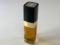미품 잔량 약 90% 이상 CHANEL N°5 EAU DE TOILETTE 샤넬 넘버 5 오드 트와레 100ml 향수 스프레이 타입 중고품