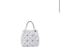 BAO BAO ISSEY MIYAKE CARAT ライトグレー - メルカリ