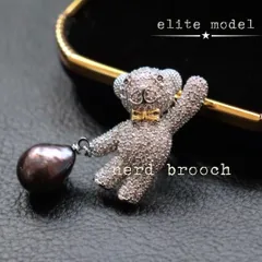 淡水パールを持ったくまのピンバッジ　かわいい 動物 CZ 本真珠　上品 高級感 大人 生き物 コサージュ アニマル 新品未使用 入学式 発表会 お呼ばれ NerD