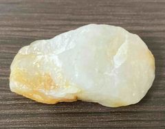 激安！「パワーストーン」として知られる美しい「トパーズ(黄水晶原石」！